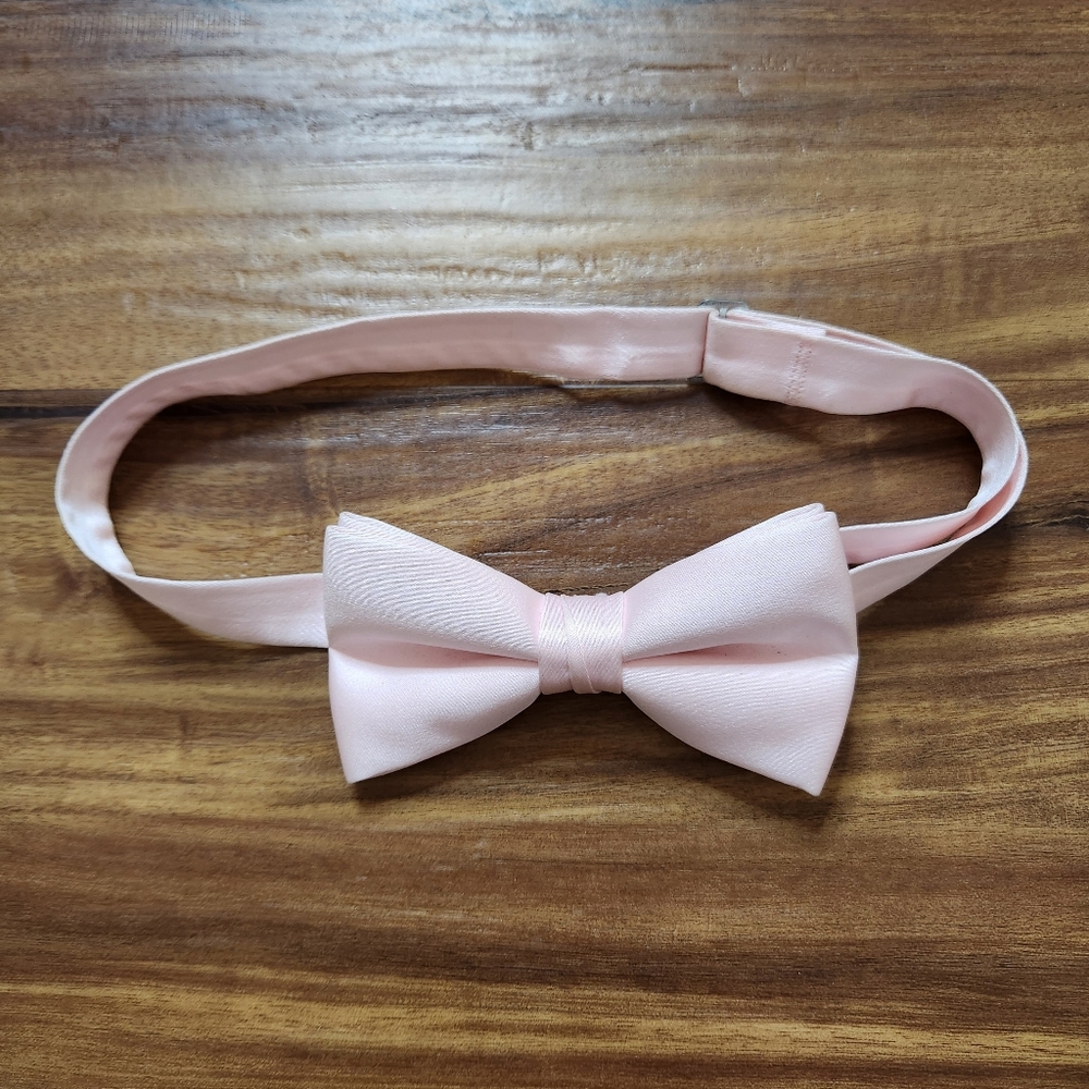 Light Pink Bow Tie